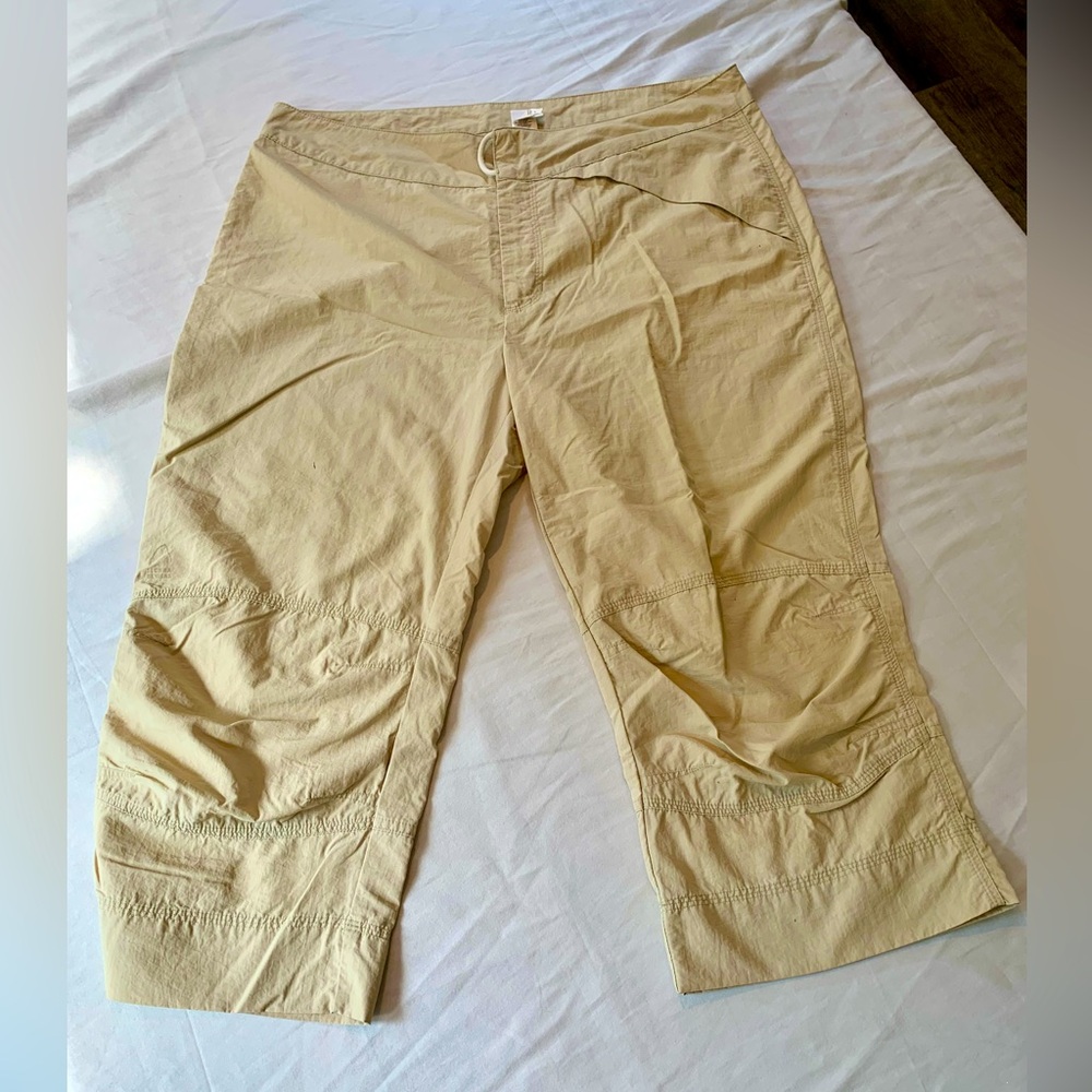 Lightweight capris 14